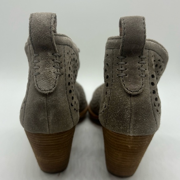 Jeffrey Campbell Rosalee Taupe Beige Perforated High Heel Booties Women 8 EUC - Picture 4 of 11